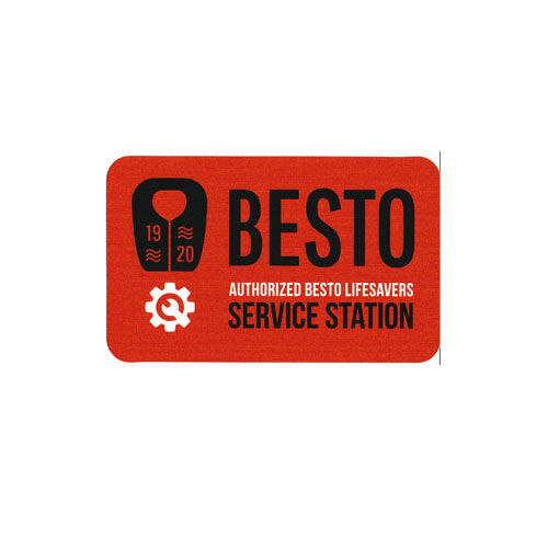 Rotes Besto Service Station Logo mit schwarzem Schriftzug und Symbolen für geprüfte Rettungswesten