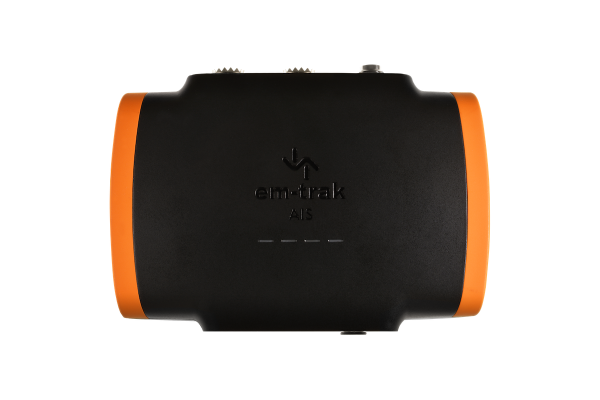 B923-front-1 em-trak B954 AIS Transceiver Klasse B - SOTDMA mit Splitter WiFi BT Front