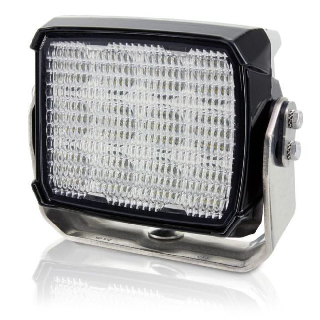 Hella Power Beam LED Flutlicht für den Nahbereich mit robuster Halterung im Querformat.