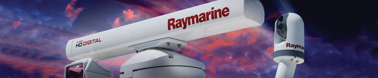 Raymarine Super HD Digital Radar und Wärmebildkamera vor einem dramatischen Abendhimmel