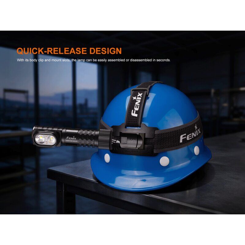 Fenix HM71R V2.0 LED Stirnlampe montiert an einem blauen Schutzhelm auf einem Tisch