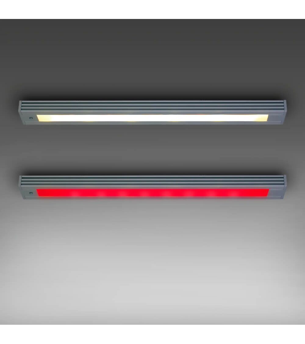 Zwei prebit LED-Unterbauleuchten UB01-1 in 300mm mit weissem und rotem Licht im direkten Vergleich.