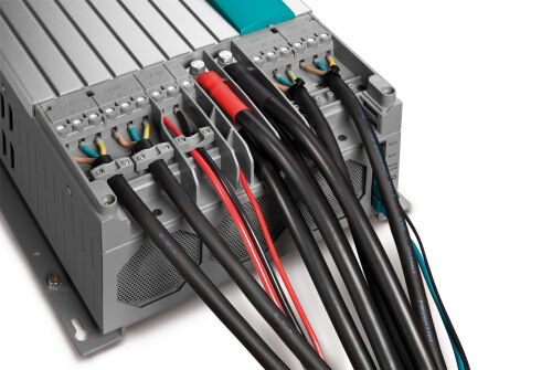 MassCombiUltra_lvdetail2x70open Mastervolt Mass Combi Ultra  12/3000-150 (230V)