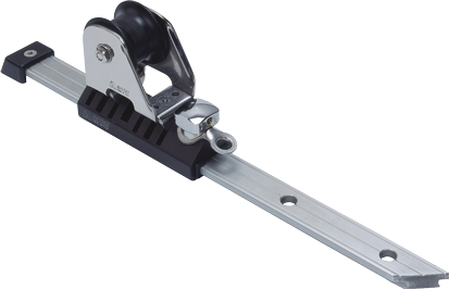 Antal Genuaschlitten 32 mal 6 mm mit Rolle und Edelstahlbeschlag montiert auf einer T-Schiene.