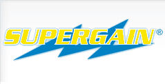 Das blaue und gelbe Markenlogo von Supergain vor einem weißen Hintergrund.