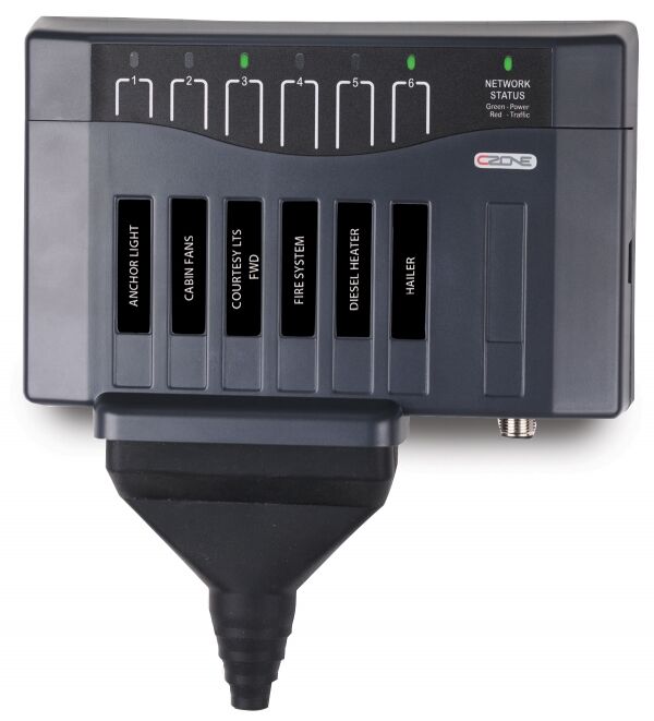 6796_oiboot CZone Output Interface mit Anschluss und Schutzkappe