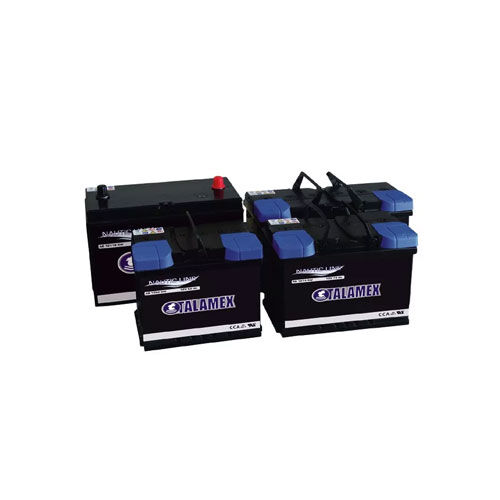 Mehrere schwarze Talamex Nautic Line Batterien mit blauen und roten Kappen auf weißem Hintergrund.