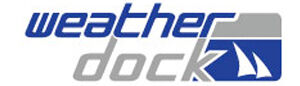 Das Firmenlogo der Marke Weatherdock mit blauem und grauem Schriftzug sowie Segelsymbol.