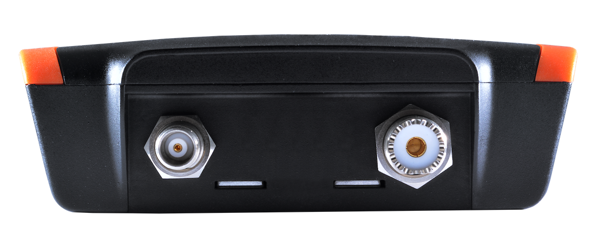 B921-side-1 em-trak B952 AIS Transceiver Klasse B - SOTDMA WiFi Bluetooth