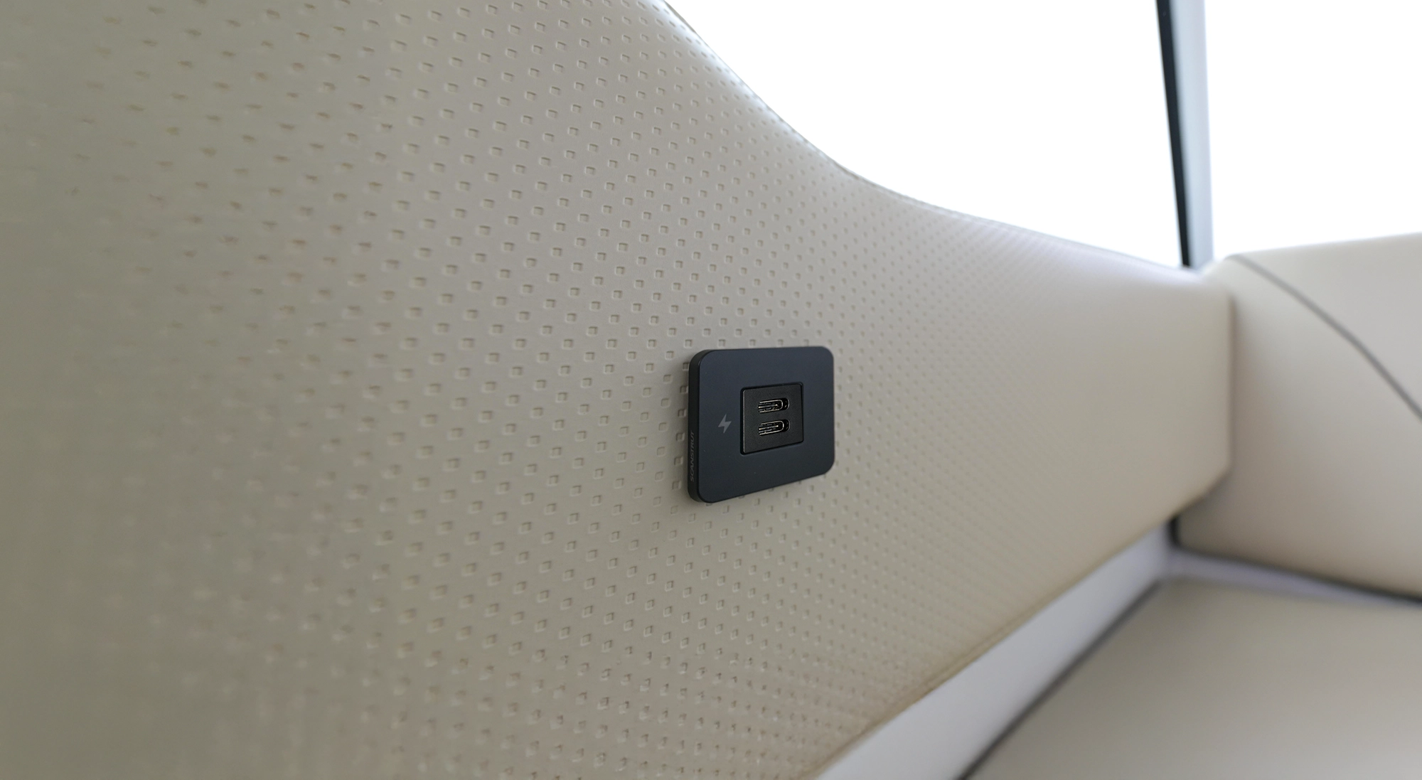 Scanstrut Tile Duale USB-C-Innenladebuchse schwarz