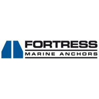 Das blaue und schwarze Markenlogo von Fortress Marine Anchors auf weißem Hintergrund
