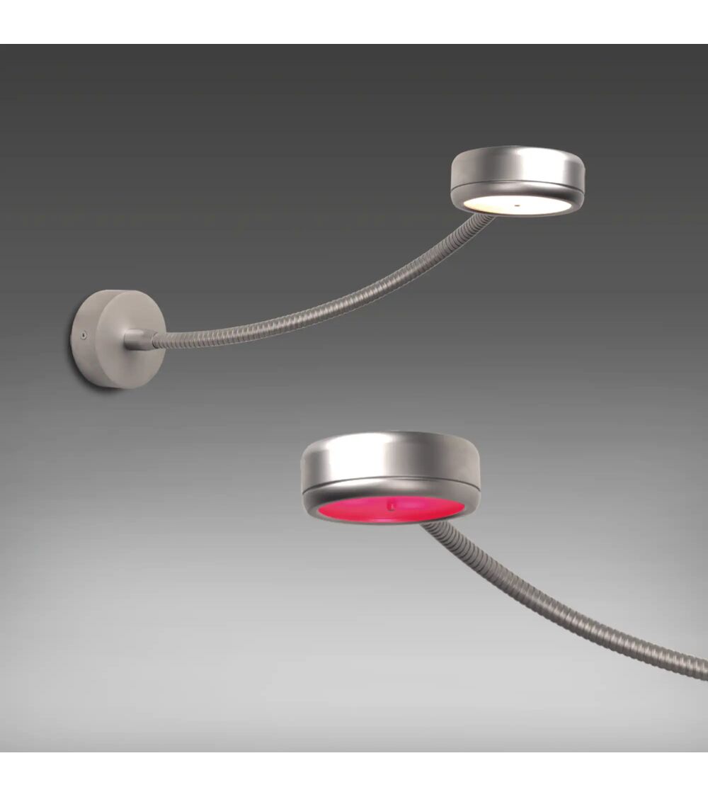 Prebit LED-Flexleuchte 05 in chrom-glanz mit flexiblem Arm und zwei Leuchtköpfen mit rotem und warmweißem Licht.