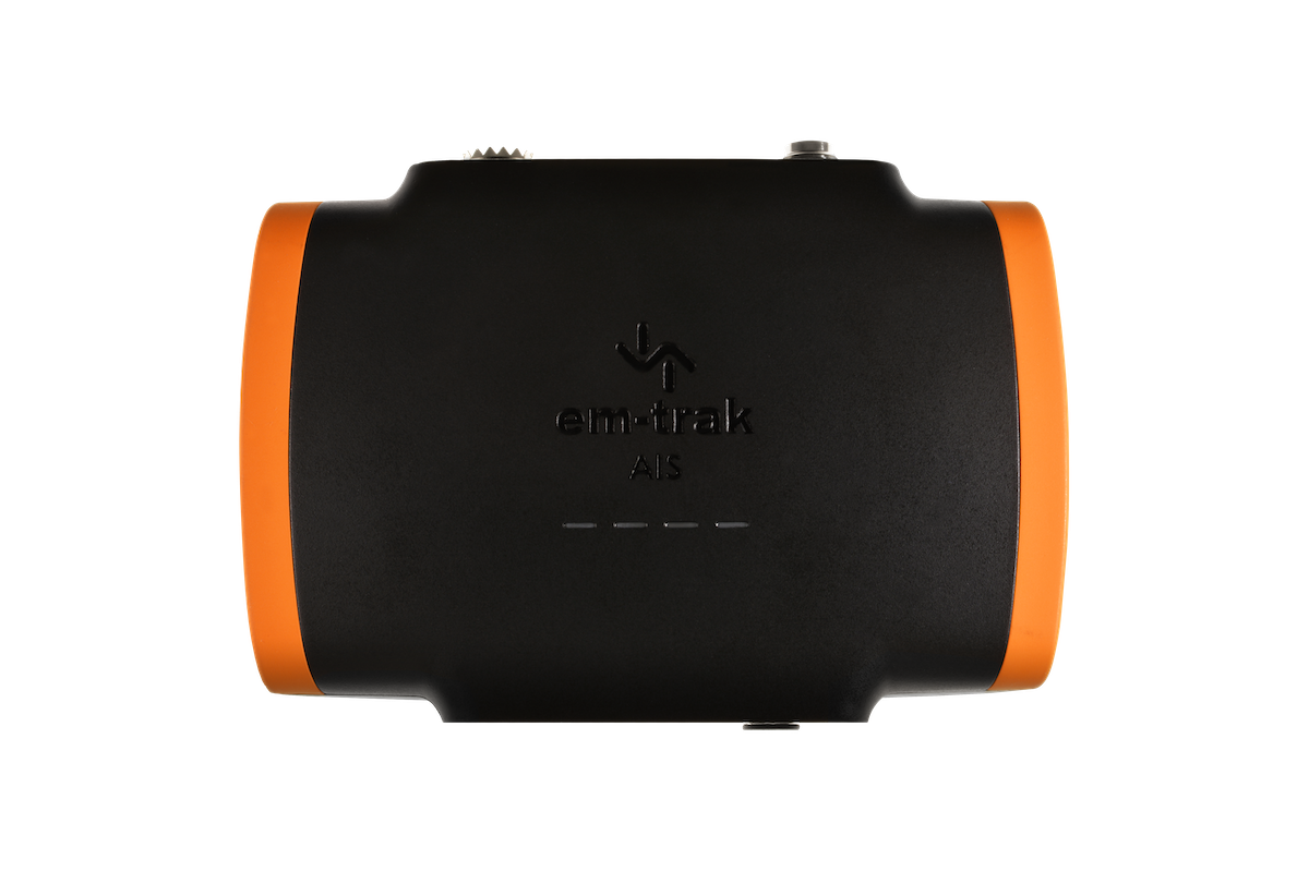 B921_Front em-trak B952 AIS Transceiver Klasse B - SOTDMA WiFi Bluetooth