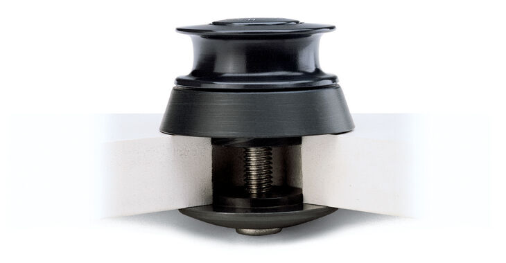 785a6fc3-aae4-4d73-9ee2-1693c9de0fe7 Harken 44mm Halyard Crossover Block (1984)