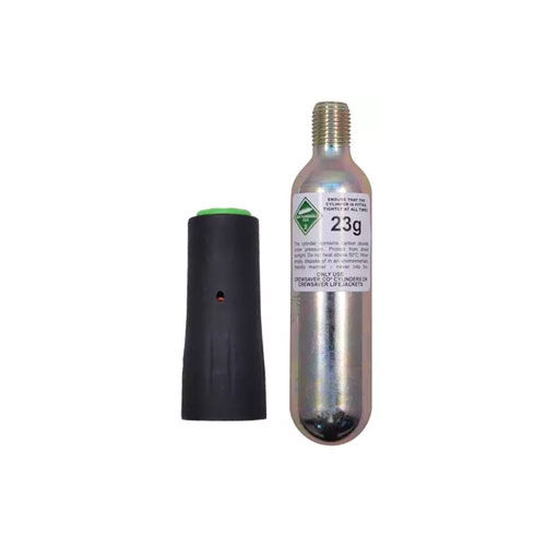 Eine 23g CO2-Ersatzpatrone neben einer schwarzen Auslöseautomatik für Rettungswesten.