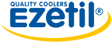 Das blaue Firmenlogo der Marke Ezetil mit dem Schriftzug Quality Coolers und einem gelben Bogen.