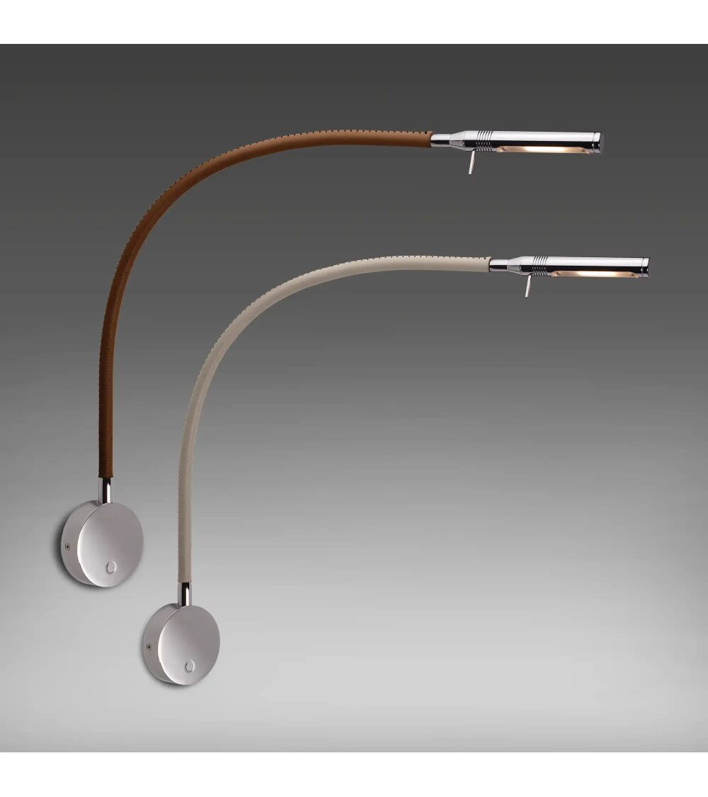 Zwei Prebit LED-Flexleuchten 07-1 mit biegsamen Armen in Braun und Beige vor grauem Hintergrund.