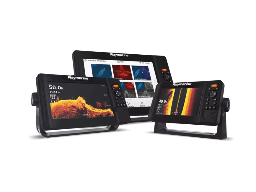 Drei verschiedene Raymarine Element HV Fishfinder und Kartenplotter mit farbigen Displays auf Halterungen.