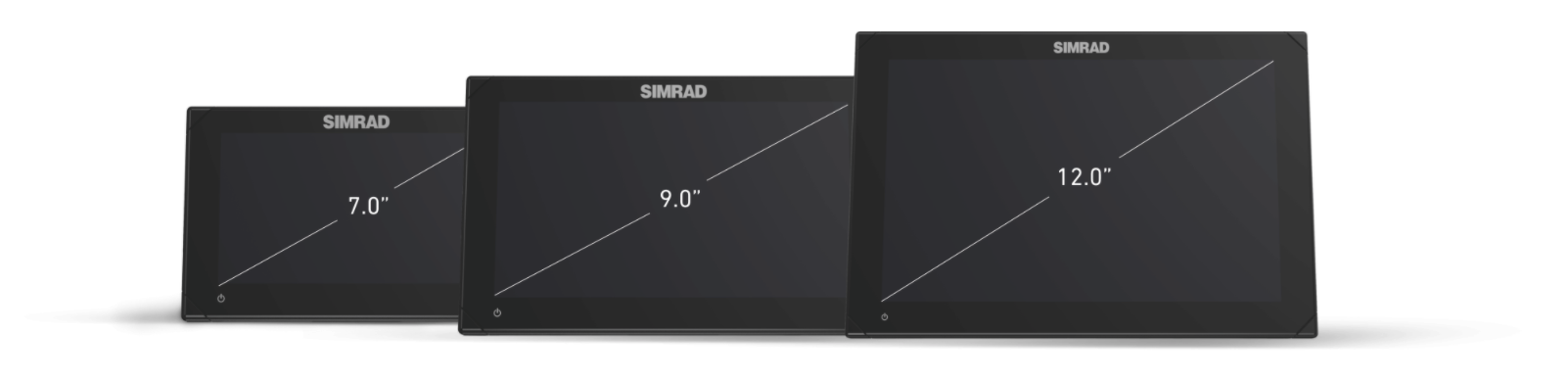 Drei schwarze Simrad NSX Kartenplotter in den Displaygroessen sieben, neun und zwoelf Zoll im Vergleich.