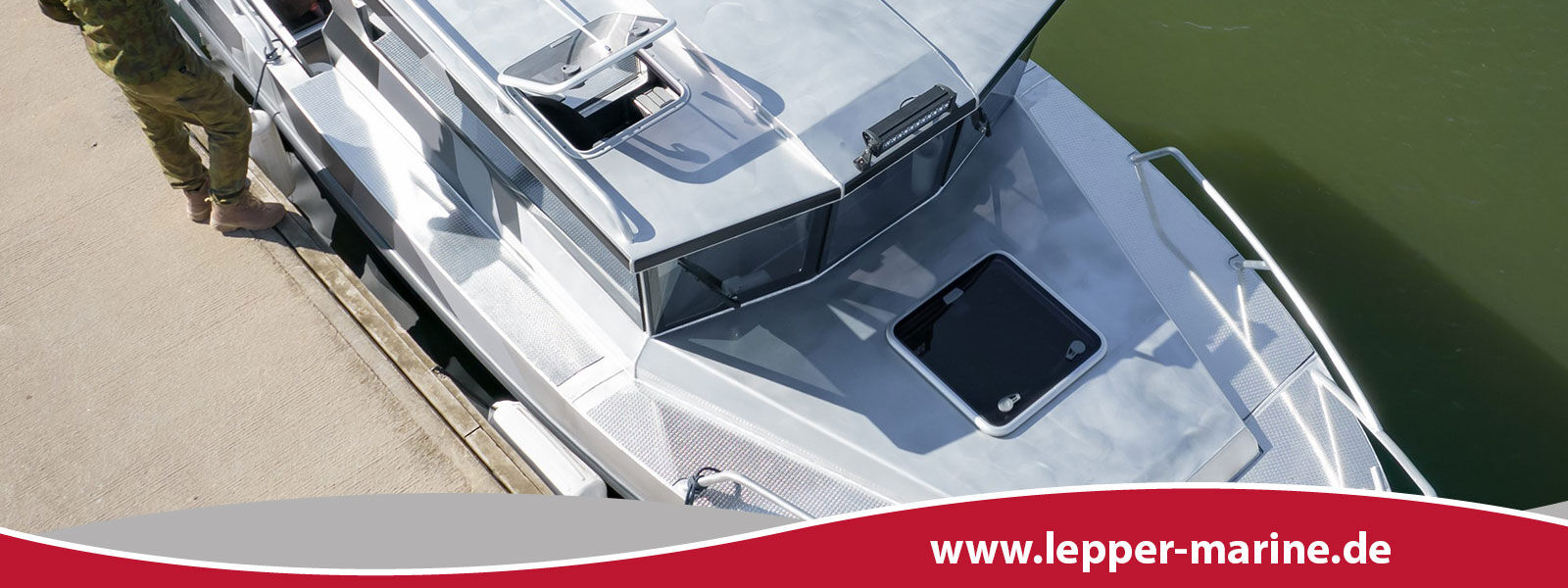 Lepper Marine Gliseris G63CCT aus der Vogelperspektive am Steg liegend